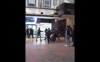 🇩🇪German man tries to save a child&rsquo;s life while third world gang member of migrants